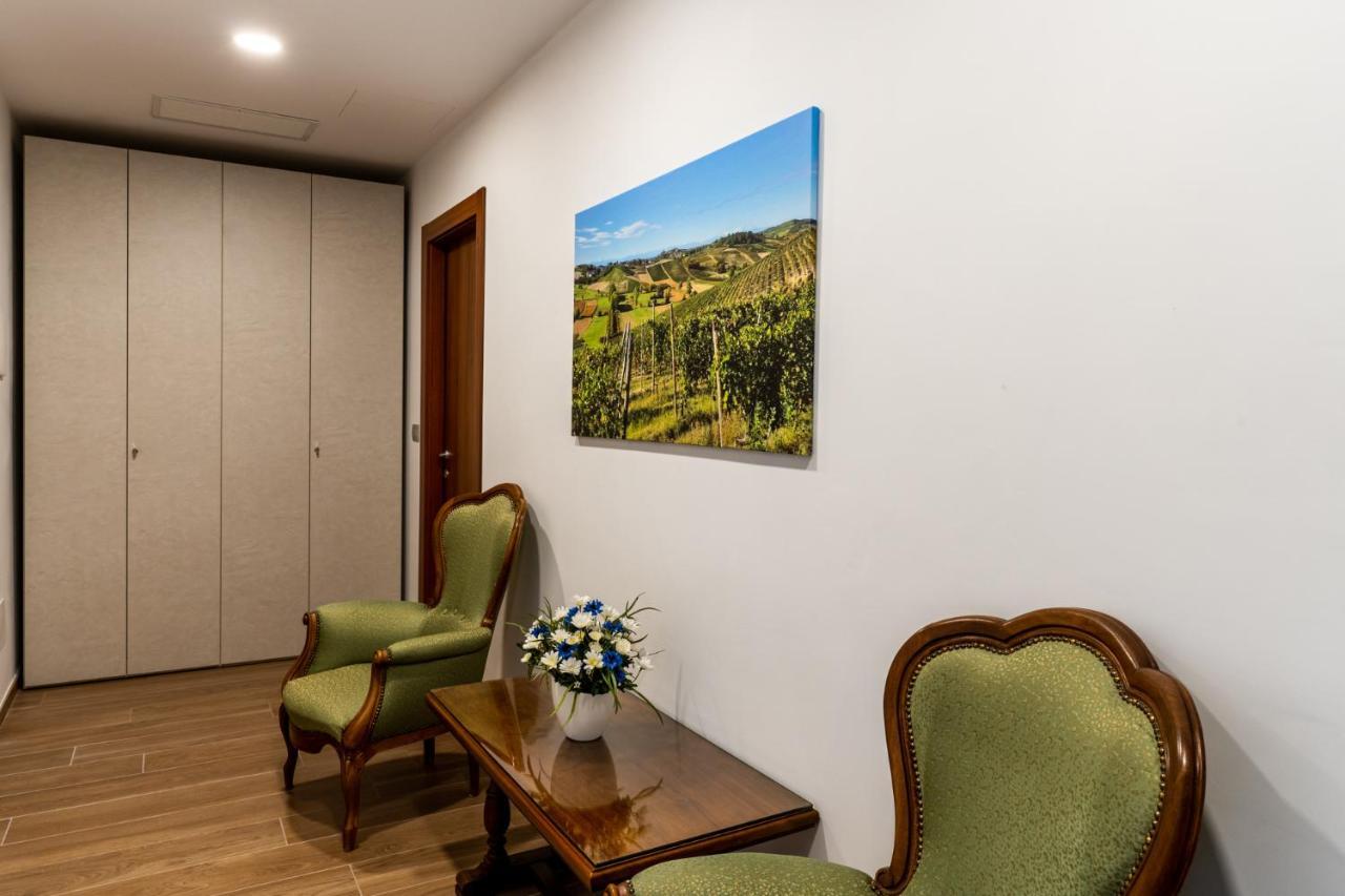 Agriturismo Tenuta La Meridiana Montegrosso dʼAsti Buitenkant foto